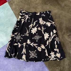 Black floral CLIO stretchy waist flowy skirt